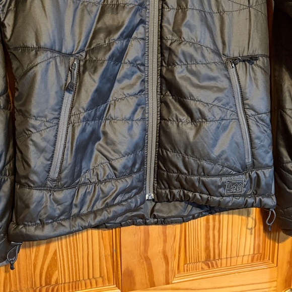 REI Women's Dark Grey Packable Puffer Jacket - Picture 3 of 13